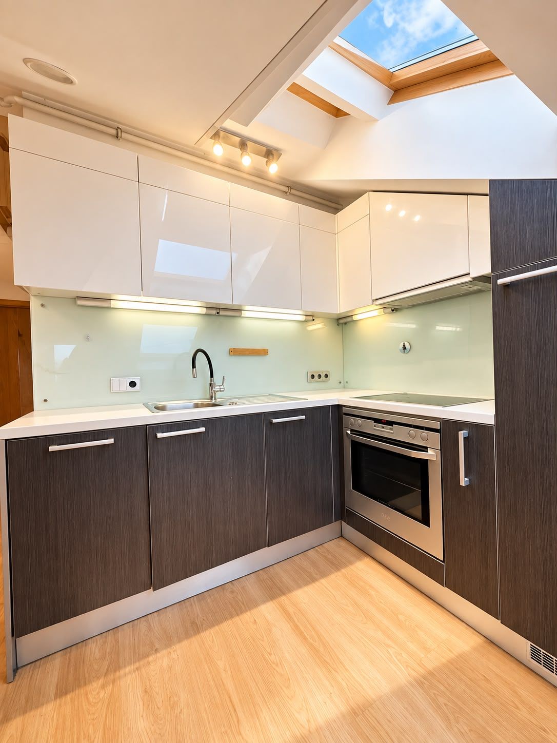 Bright 3-room attic apartment in central Riga — photo 3