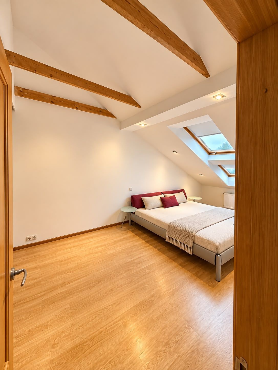 Bright 3-room attic apartment in central Riga — photo 9